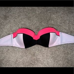 Victoria’s Secret bathing suit / bikini top! Pink and black. Size 34D!!